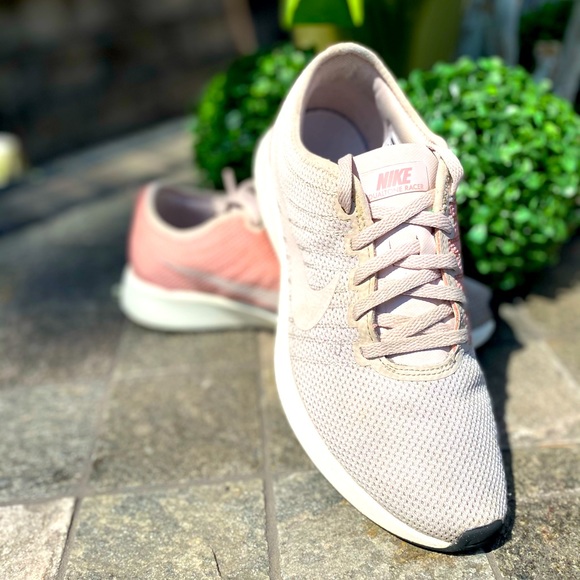 🏃🏼♀️🔥 Nike Womens Dualtone Racer Pink SZ 9.5 - Picture 5 of 9